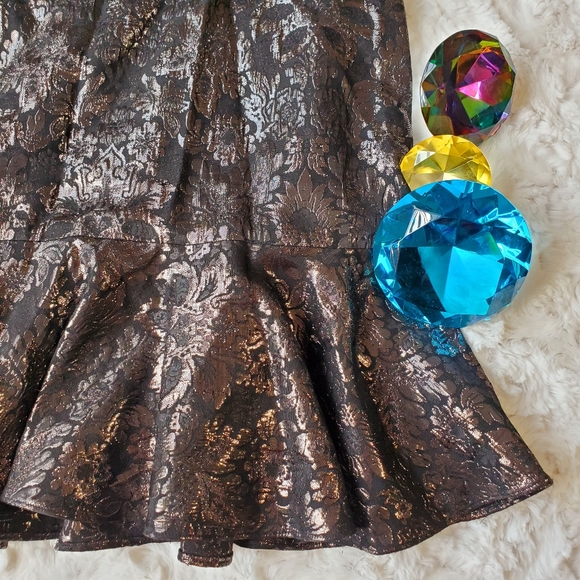DKNY Metallic Brocade pattern ruffle skirt Size 4 club date girl's nite - Picture 2 of 7